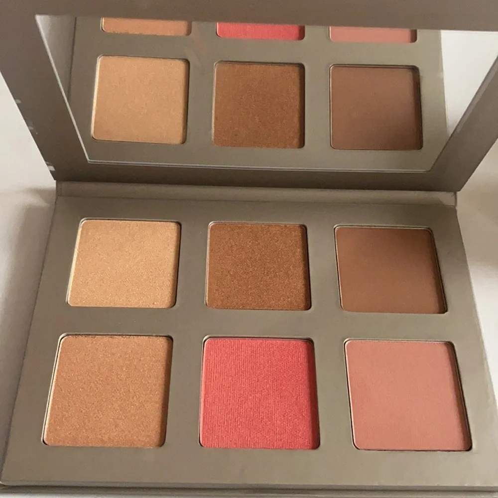 ICONIC LONDON Blaze Chaser Face Palette $62 NIP